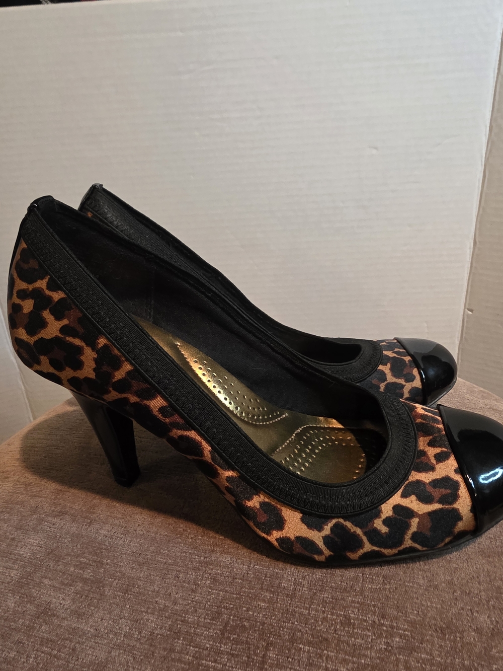 The Purrrrfect Pinup dexflex comfort Leopard Print Pumps w/ Black Patent Cap-Toe